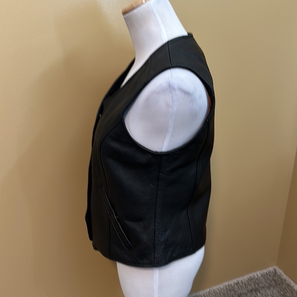 😊 First Classic Leather Motorcycle Vest Jacket - Picture 2 of 5
